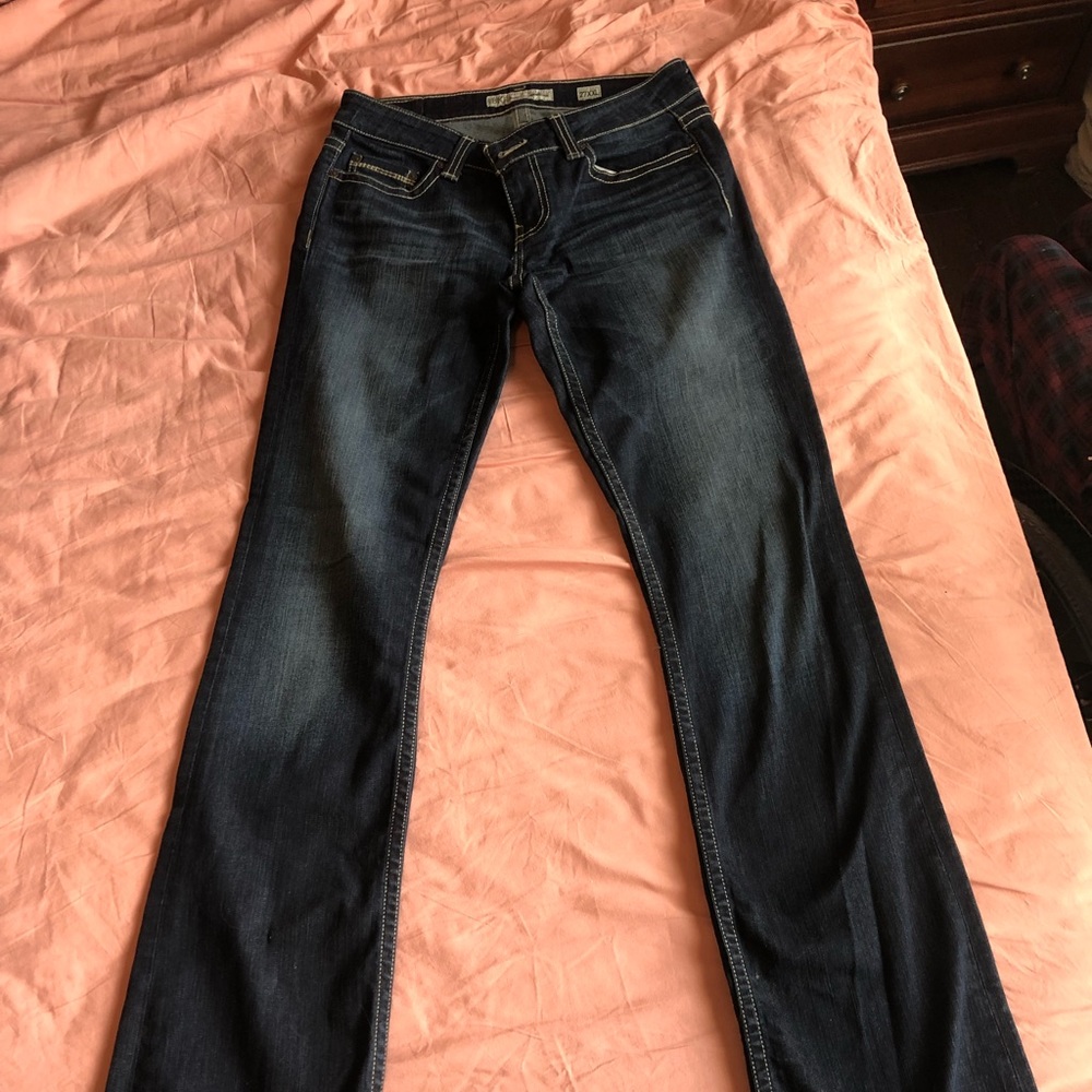 Buckle Women’s Jeans